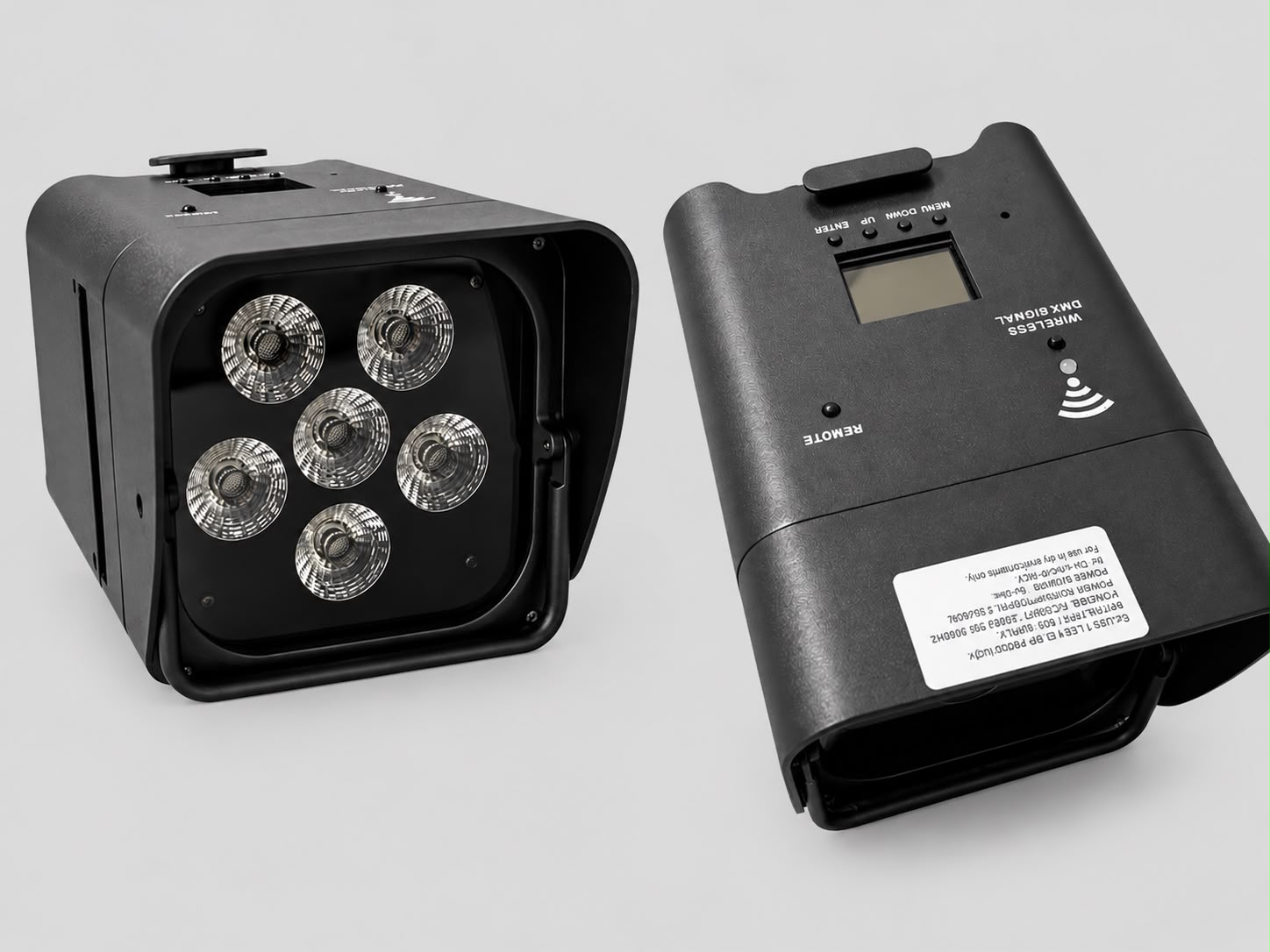 Akku-LED-Scheinwerfer mit sechs LEDs, Display und Wireless-DMX